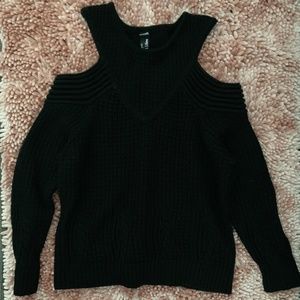 Design lab cold shoulder sweater